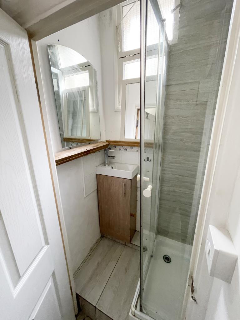 Lot: 101 - DETACHED STUDIO BUILDING IN PRIME LONDON LOCATION - Inside image of shower area